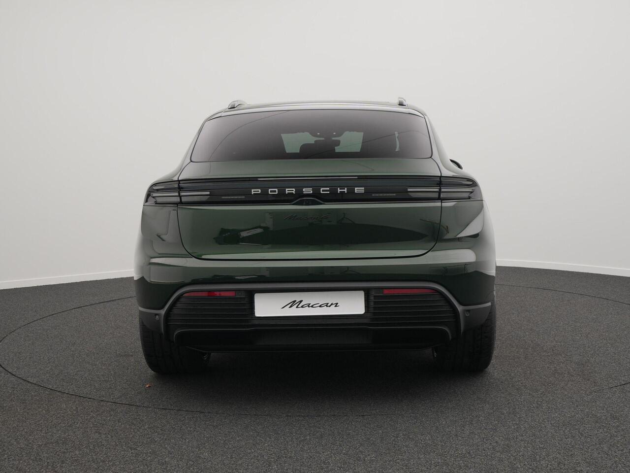 Porsche MACAN 4