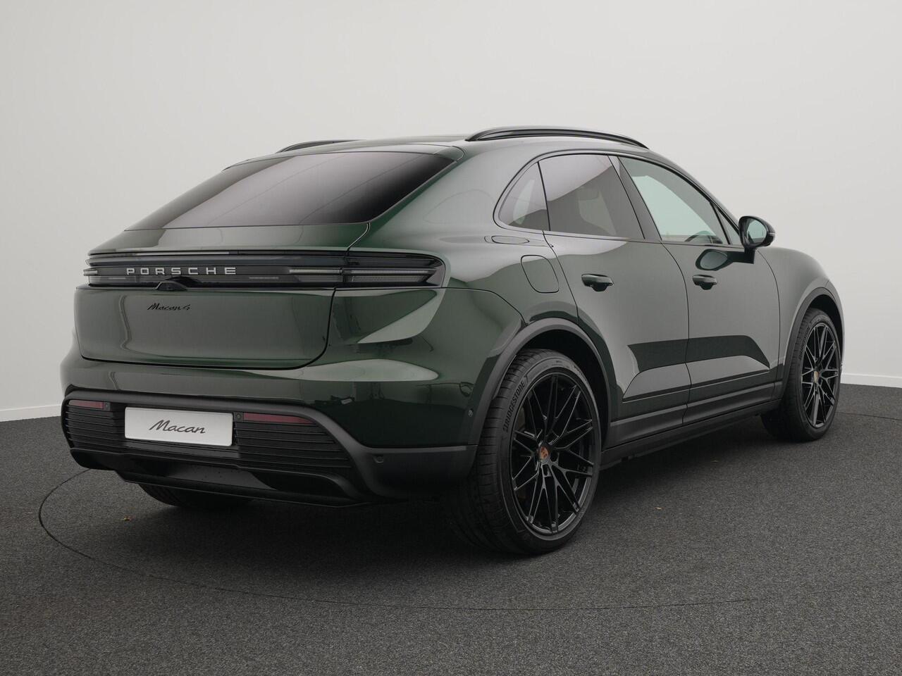 Porsche MACAN 4