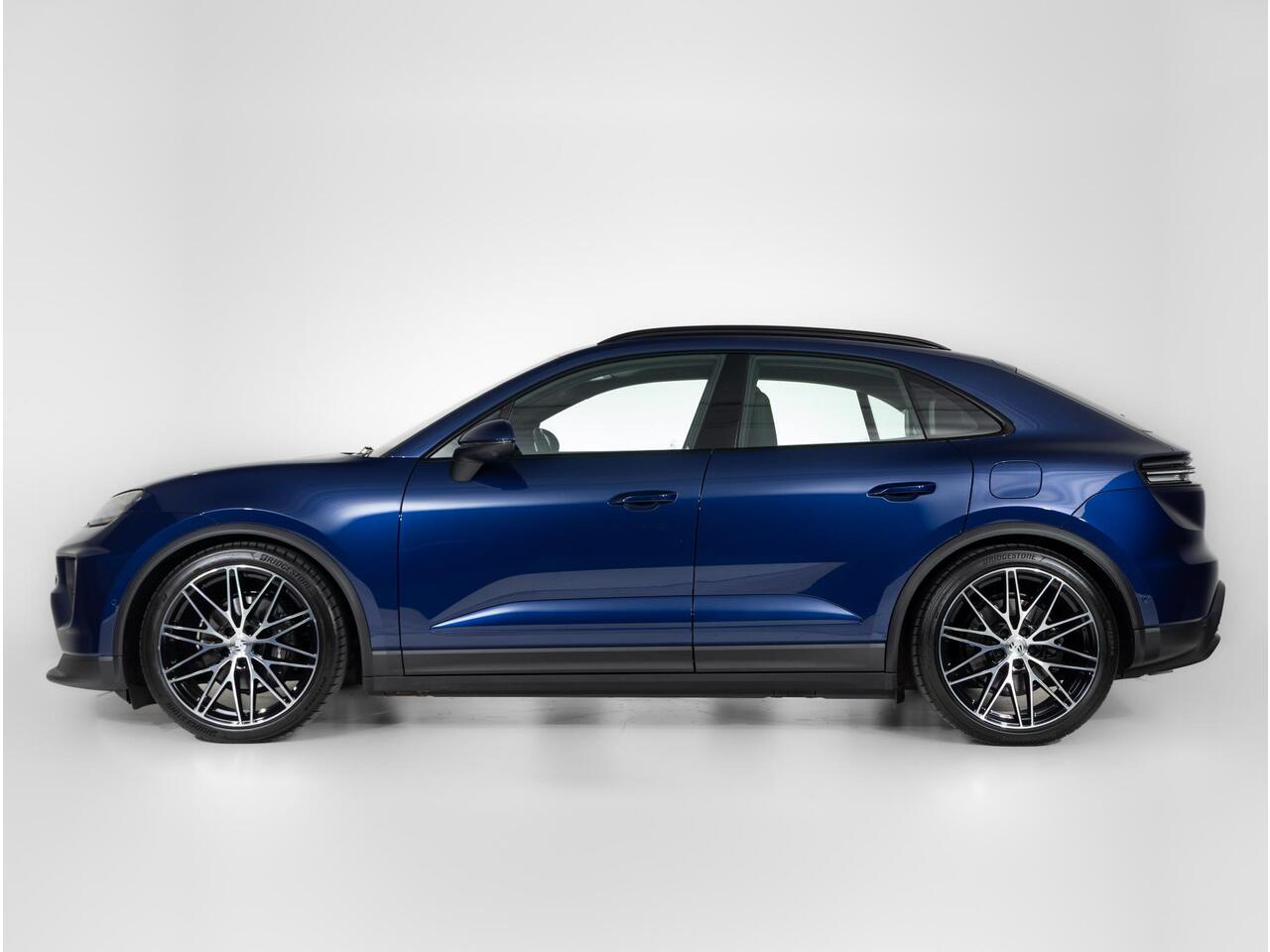 Porsche MACAN 4