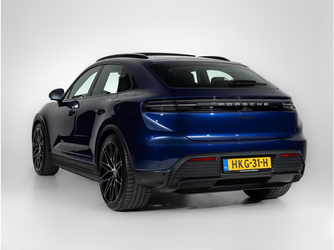 Porsche MACAN 4