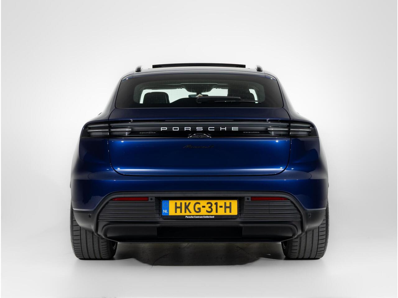 Porsche MACAN 4