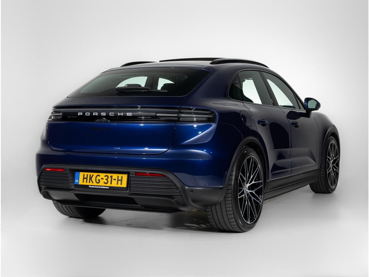 Porsche MACAN 4