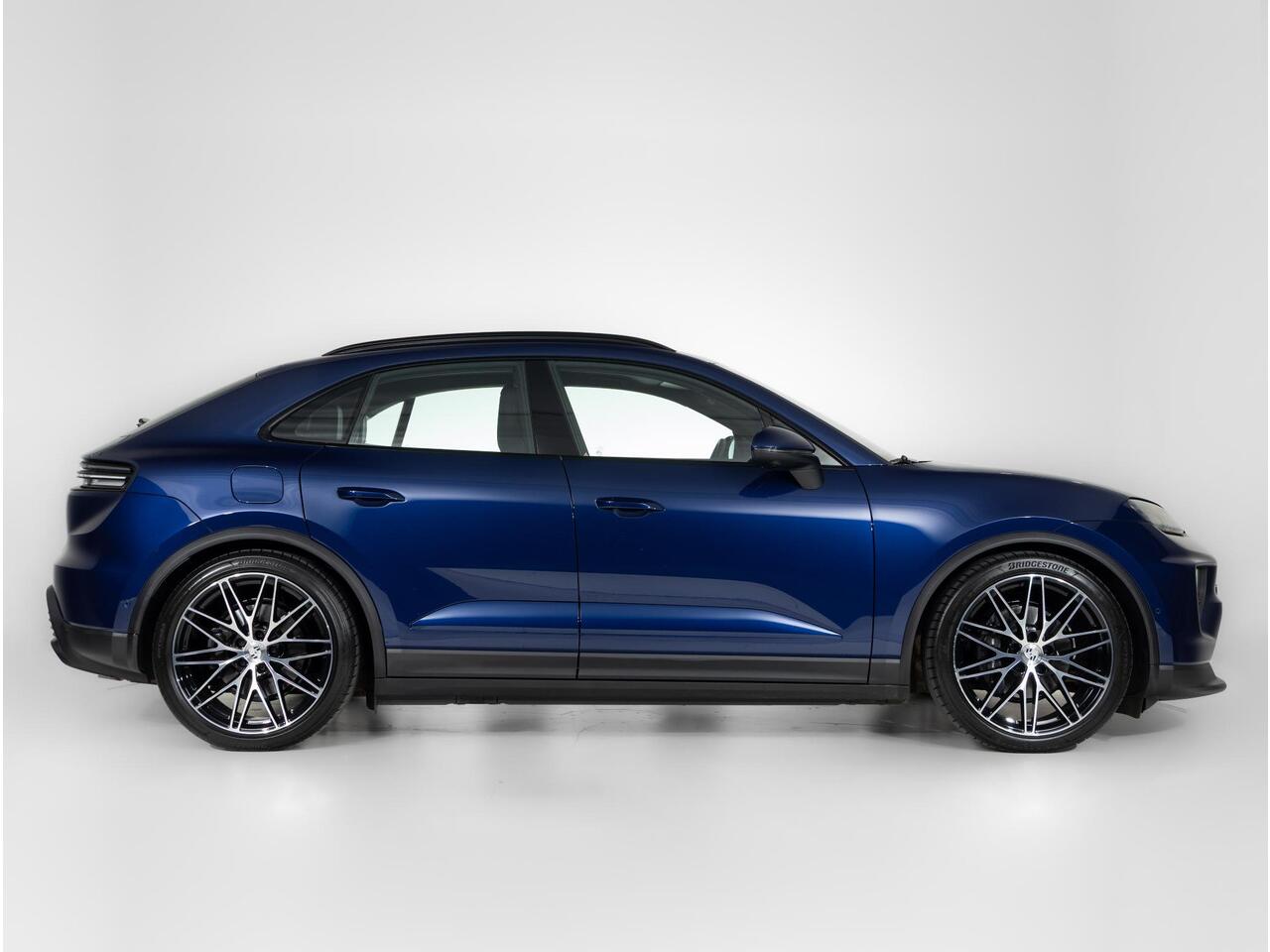 Porsche MACAN 4
