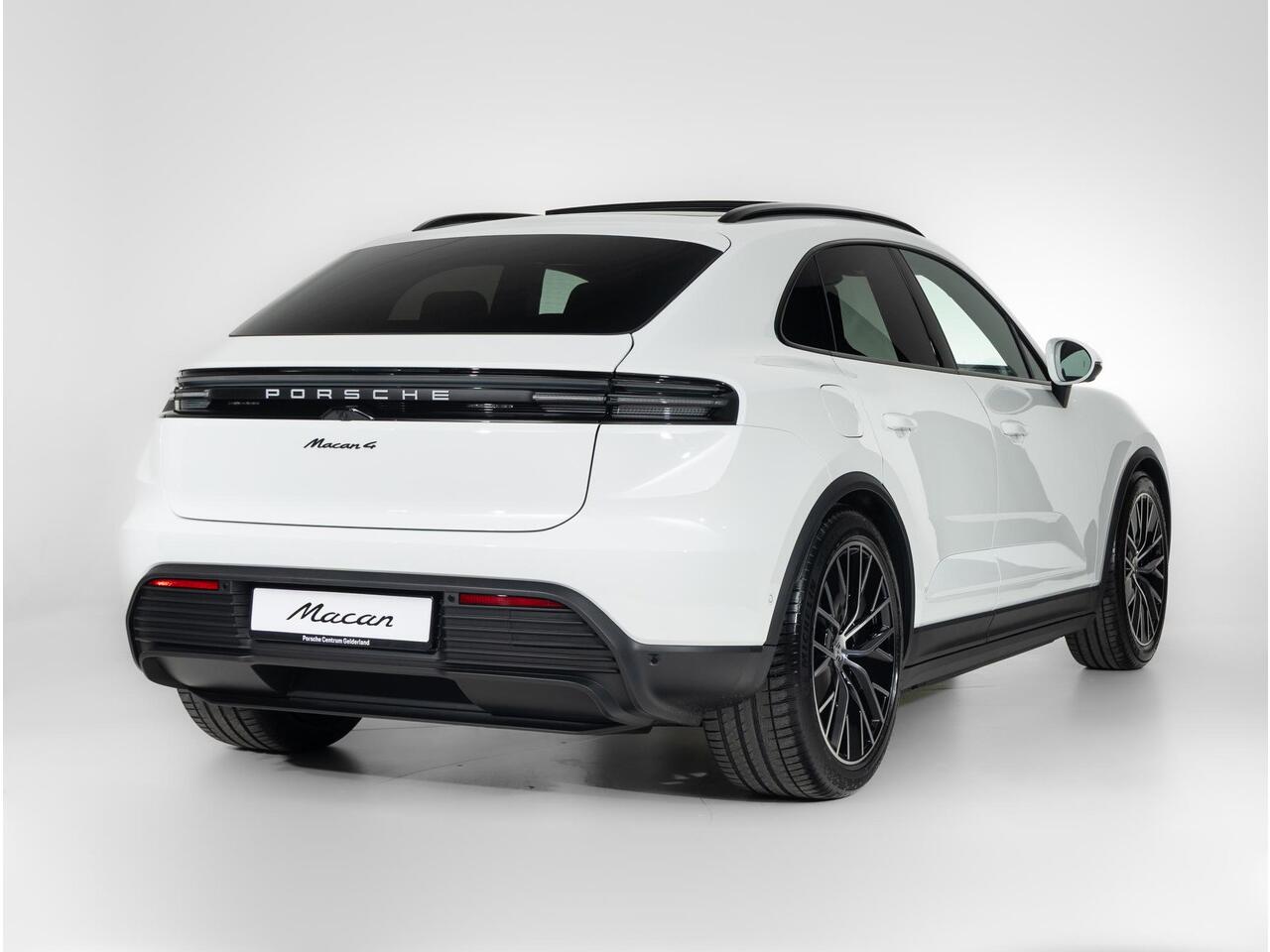 Porsche MACAN 4