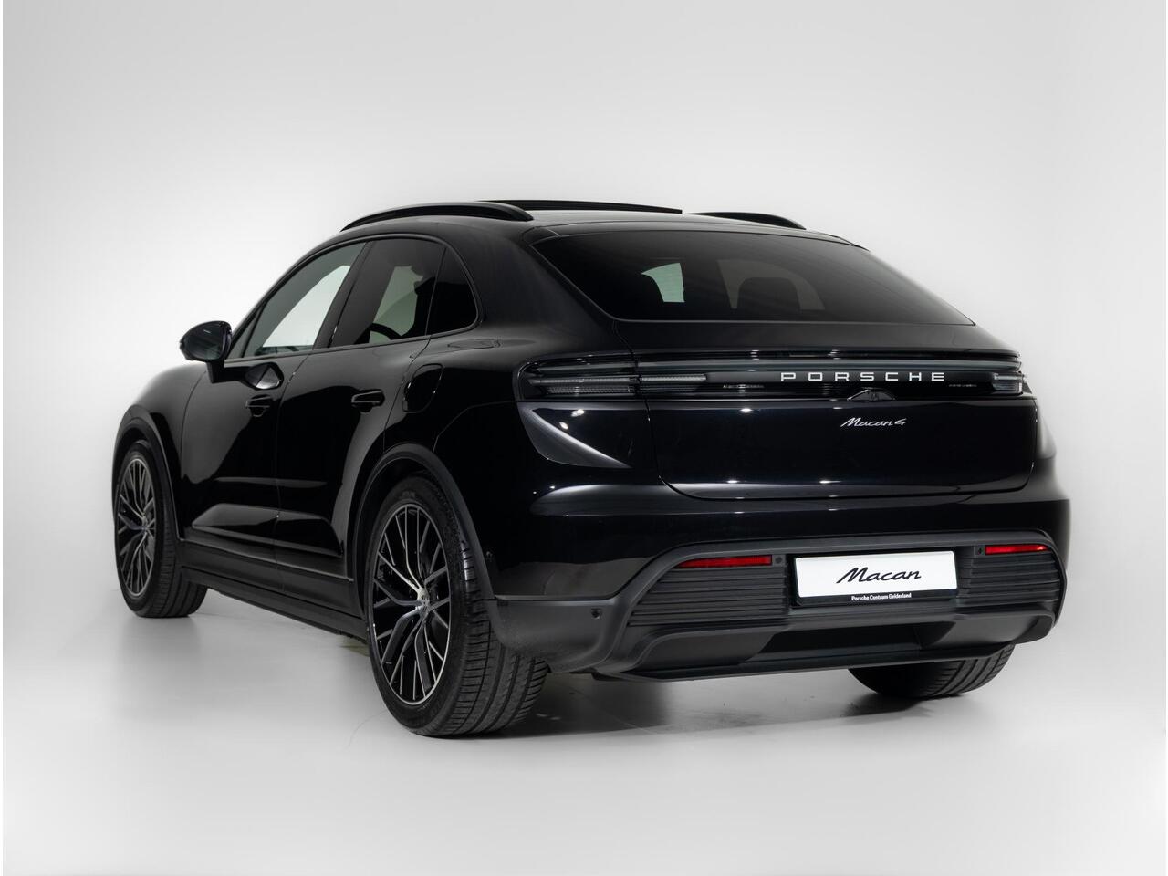 Porsche MACAN 4