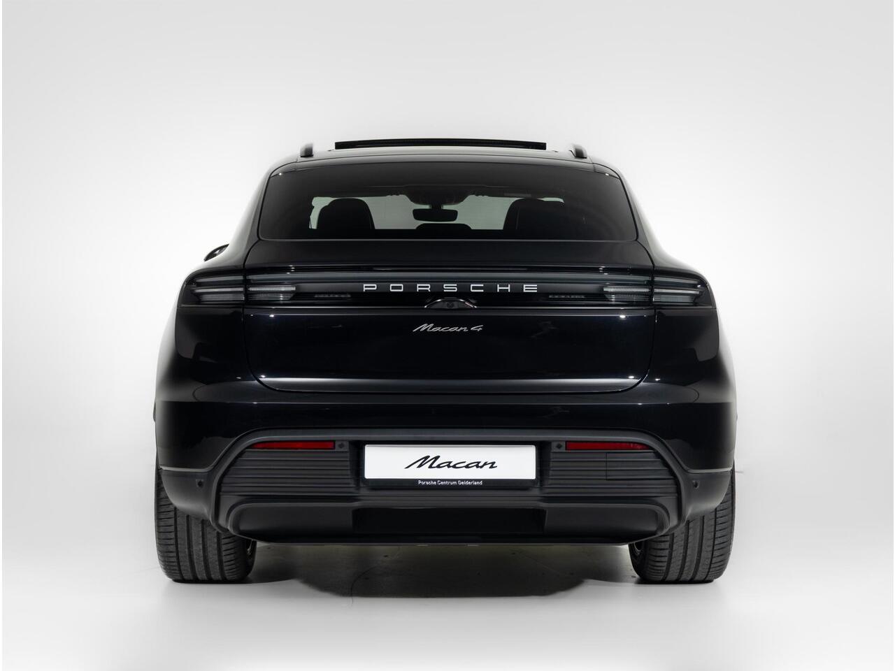 Porsche MACAN 4