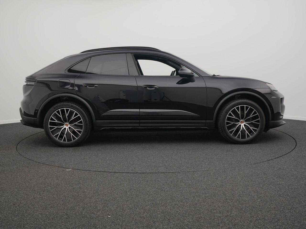 Porsche MACAN 4