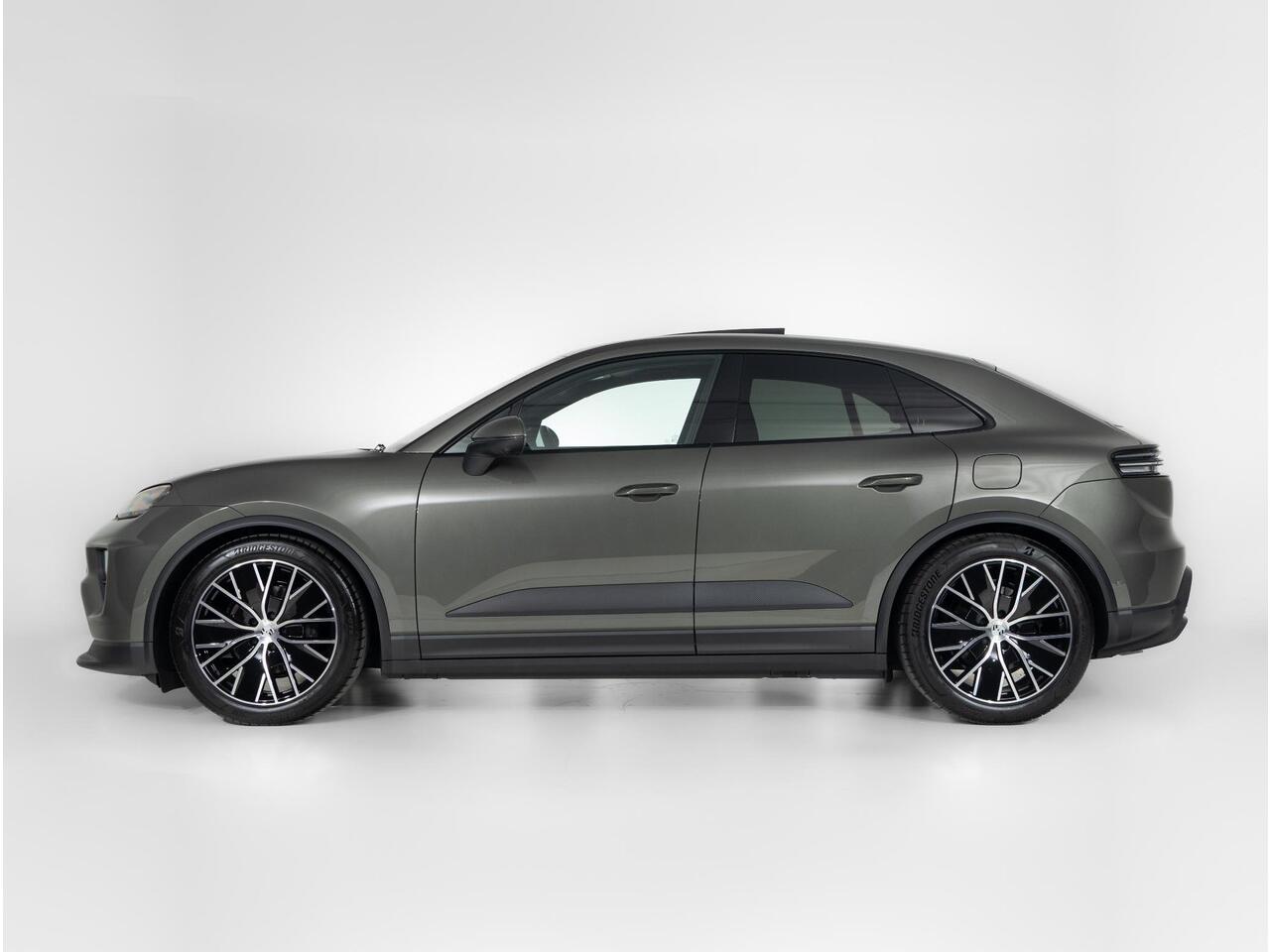 Porsche MACAN 4