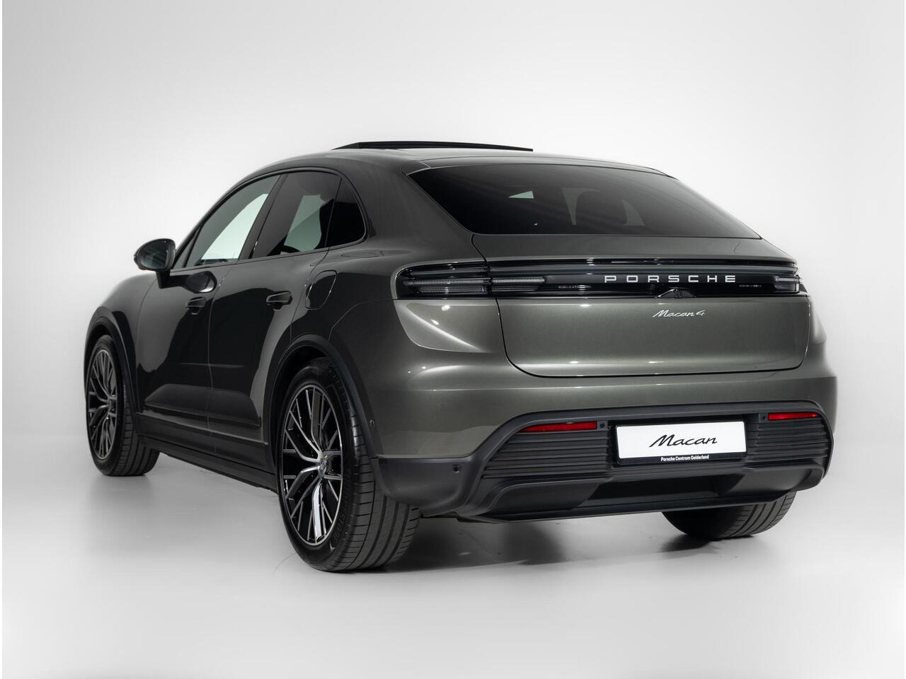Porsche MACAN 4