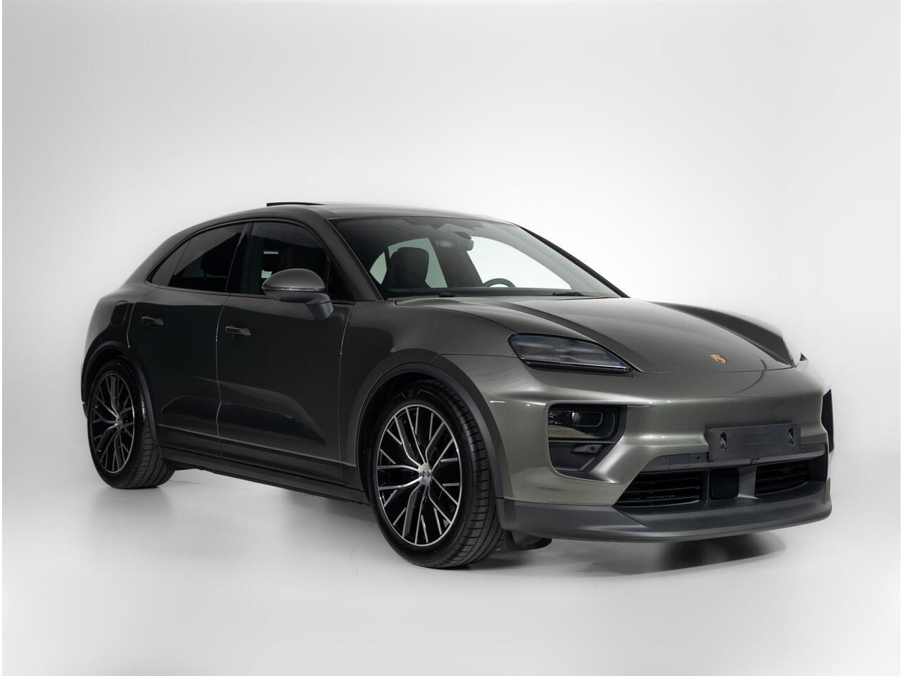 Porsche MACAN 4