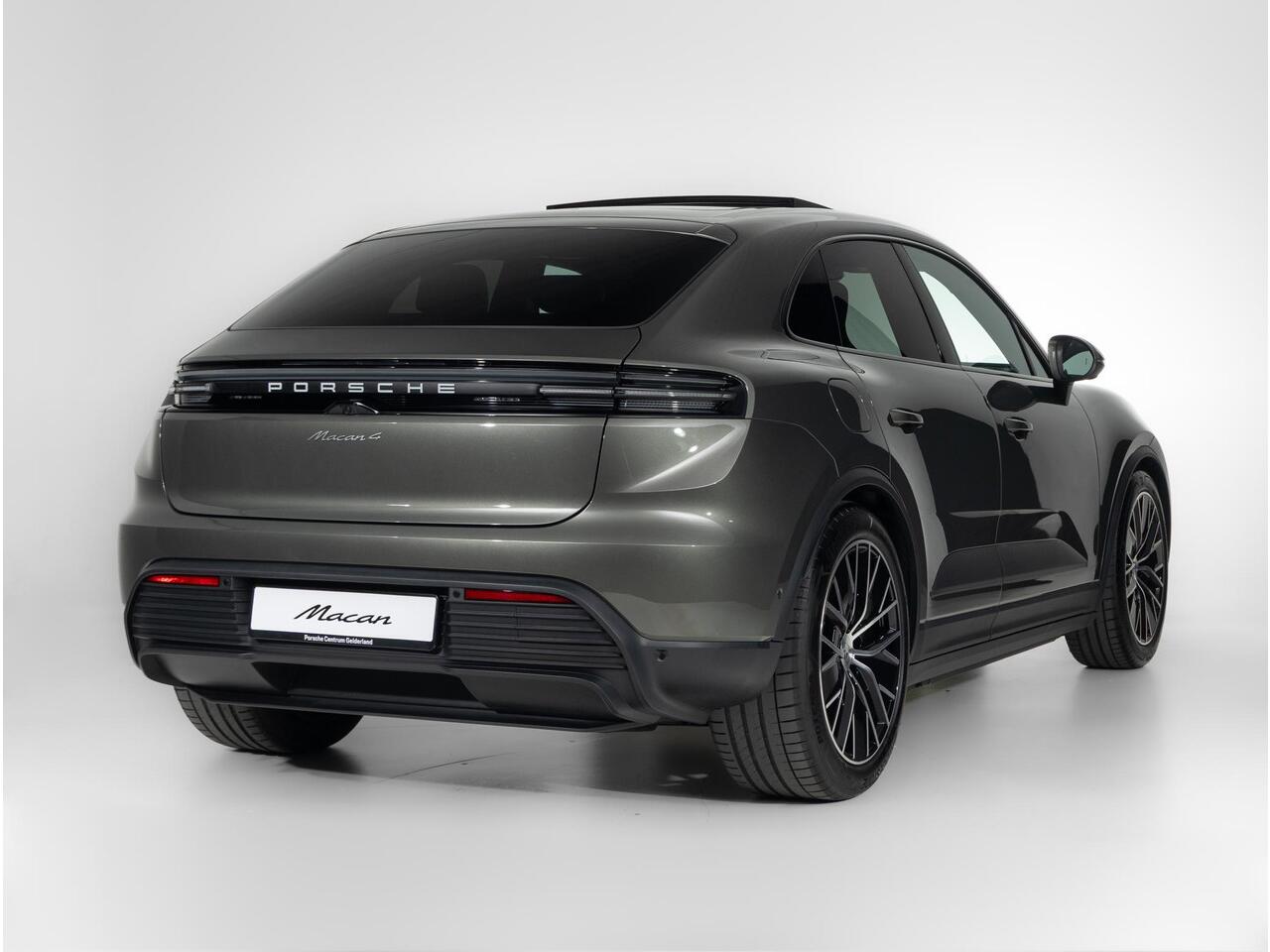 Porsche MACAN 4