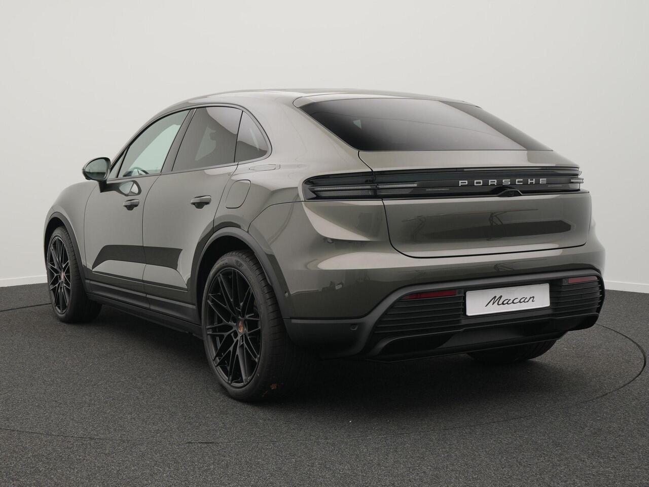Porsche MACAN 4