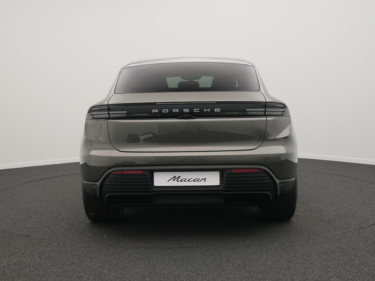Porsche MACAN 4
