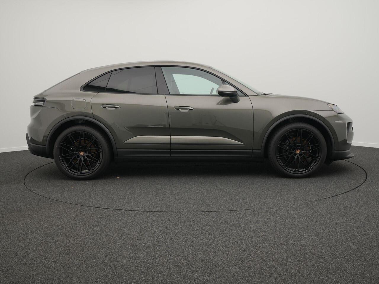 Porsche MACAN 4