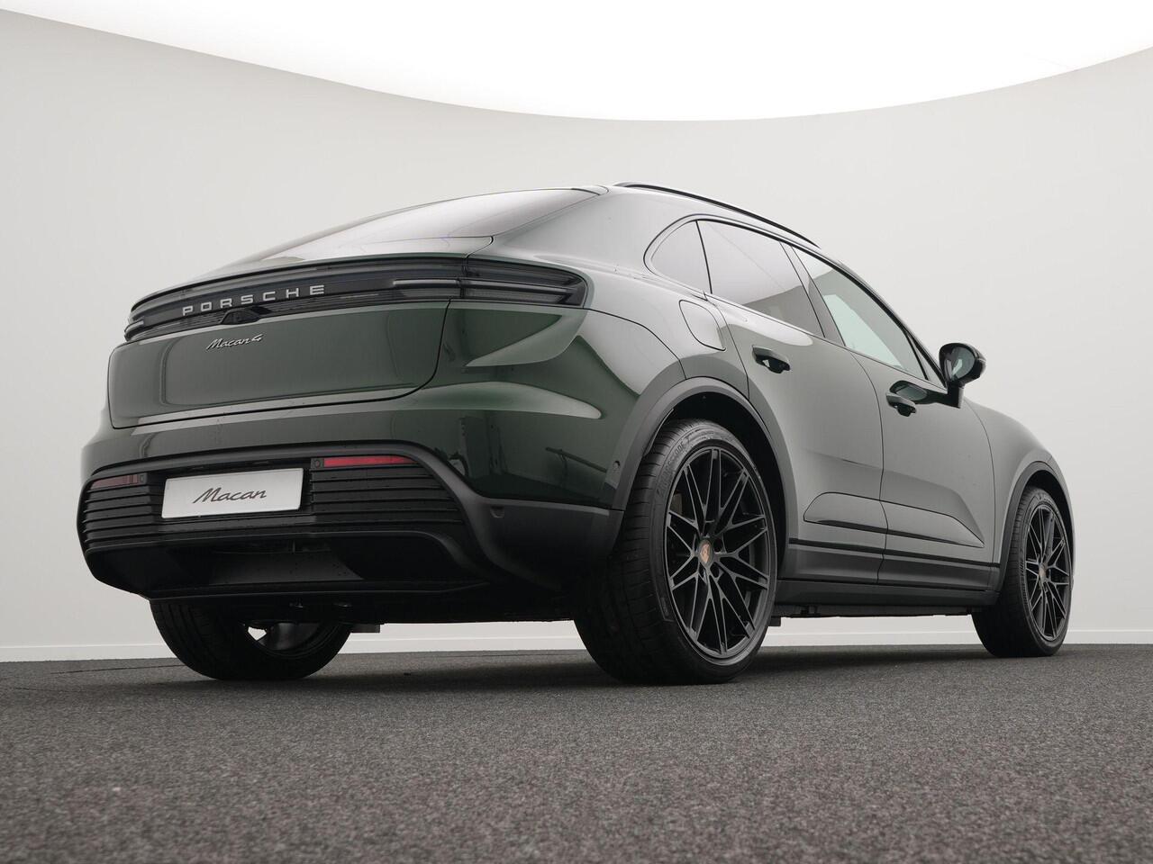 Porsche MACAN 4