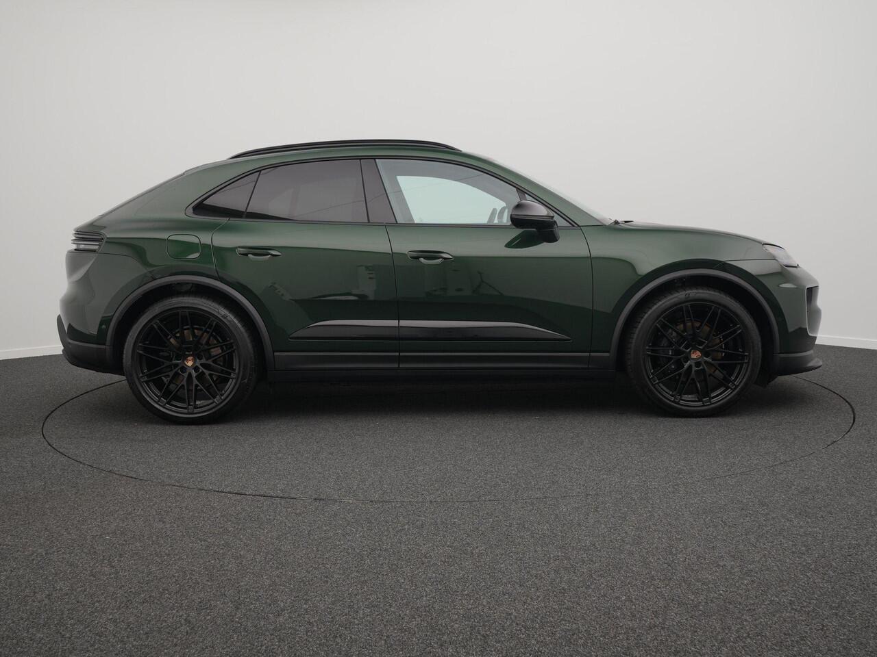 Porsche MACAN 4