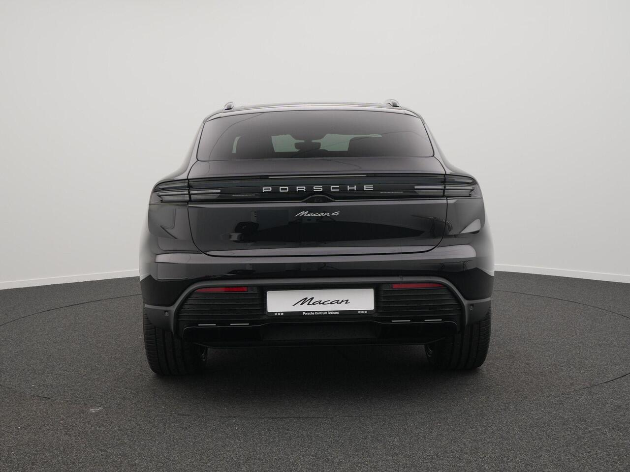 Porsche MACAN 4