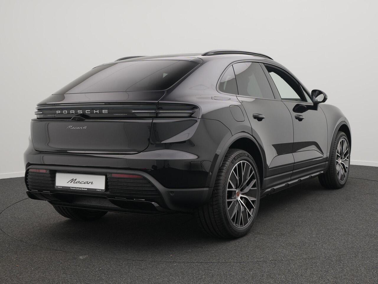 Porsche MACAN 4