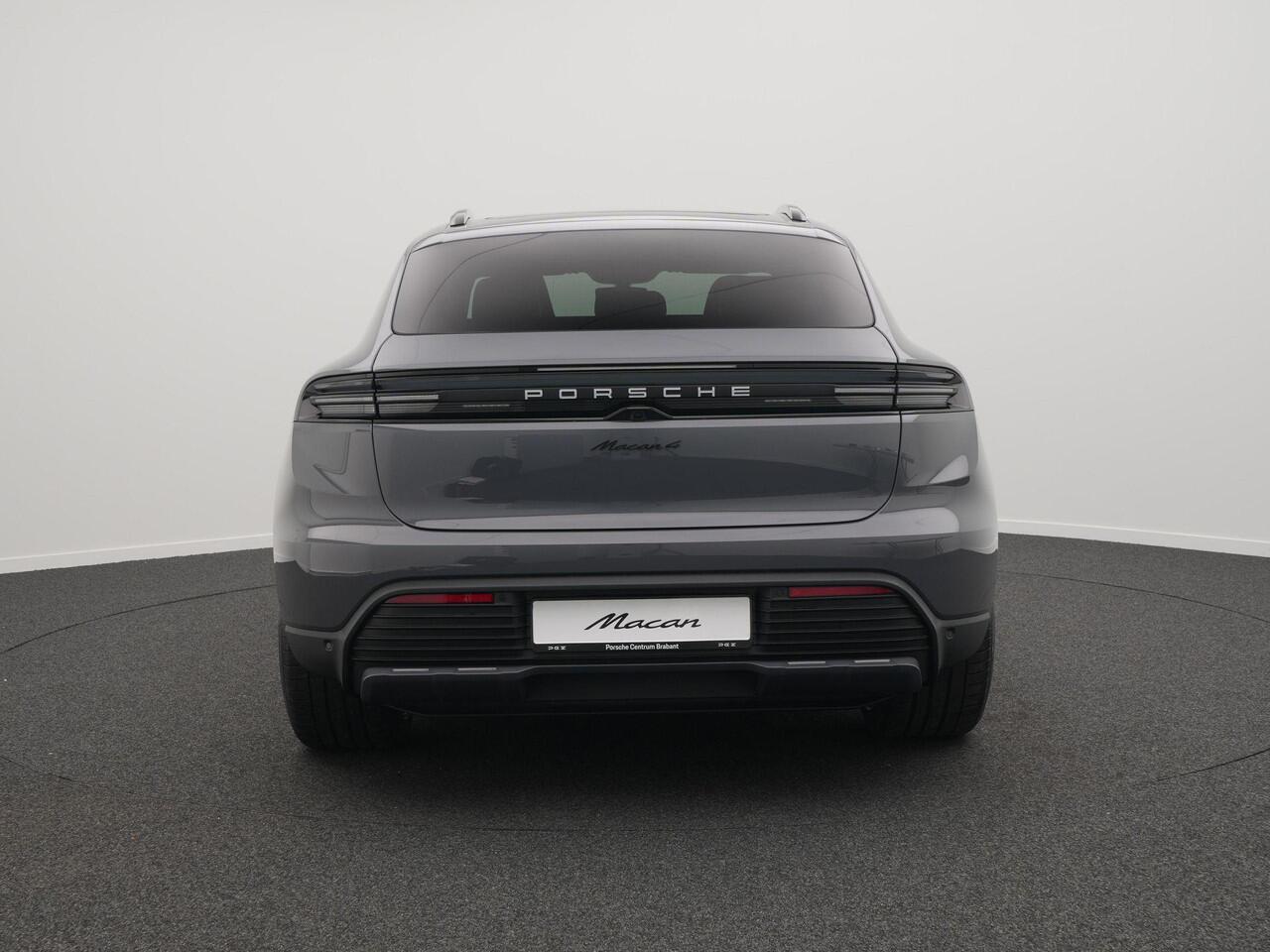 Porsche MACAN 4