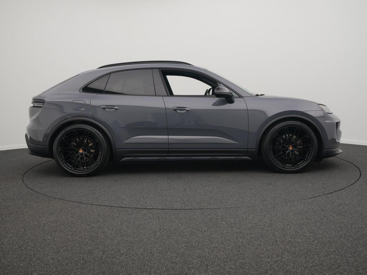 Porsche MACAN 4
