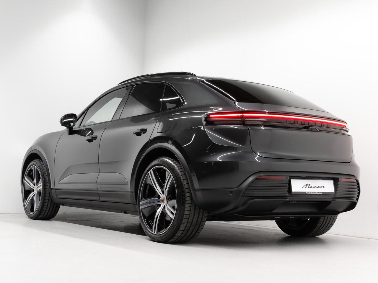 Porsche MACAN 4