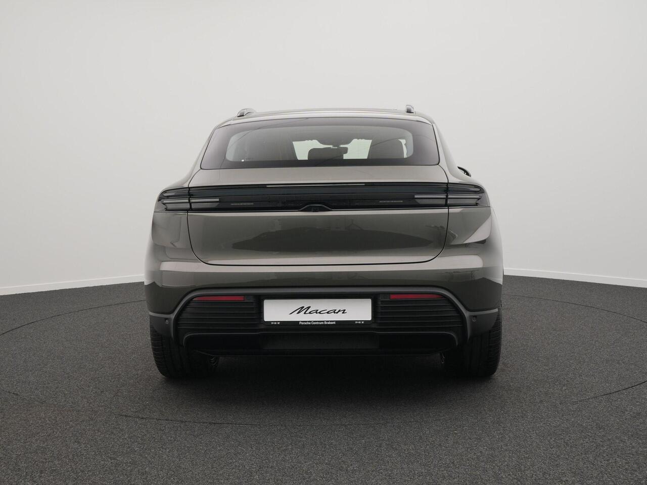 Porsche MACAN 4