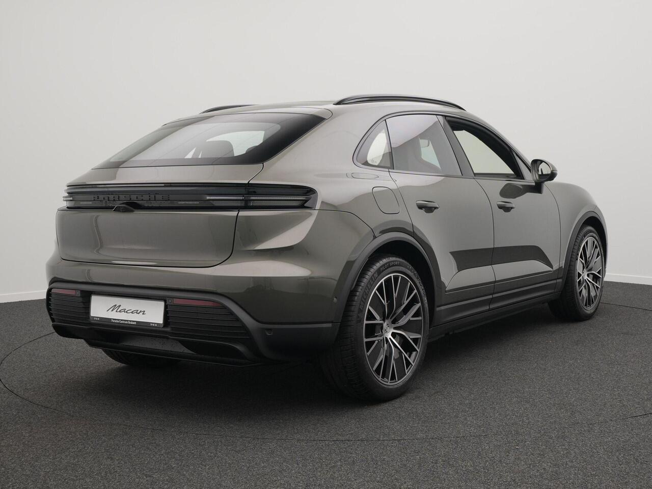 Porsche MACAN 4