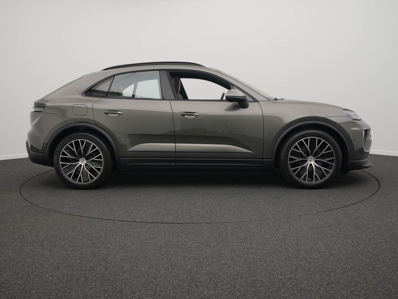 Porsche MACAN 4