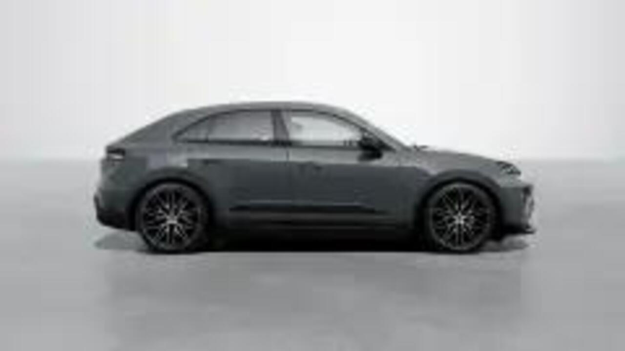 Porsche MACAN 4