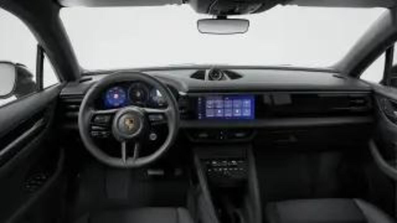 Porsche MACAN 4