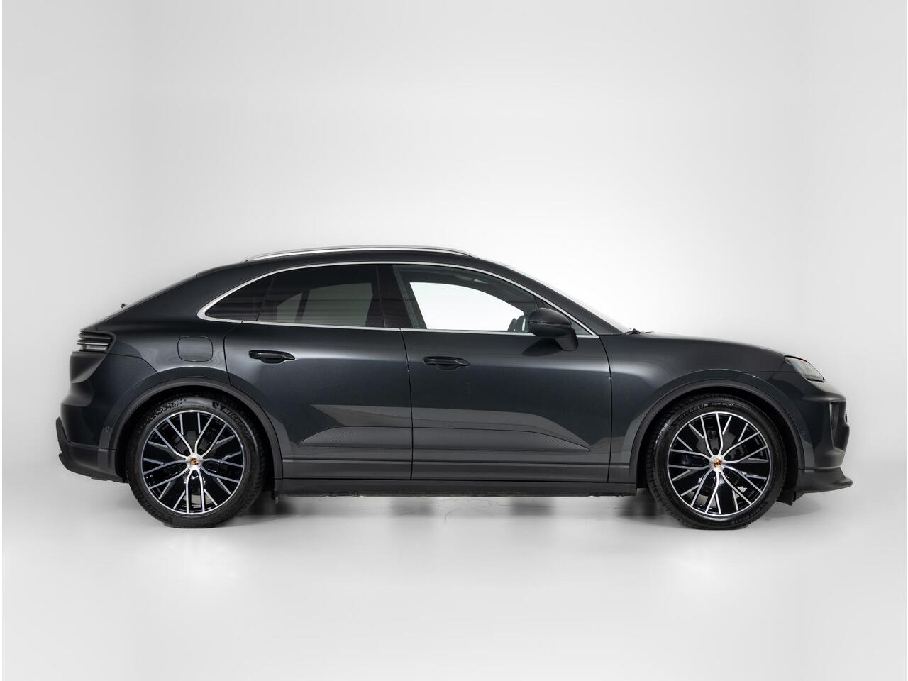 Porsche MACAN 4