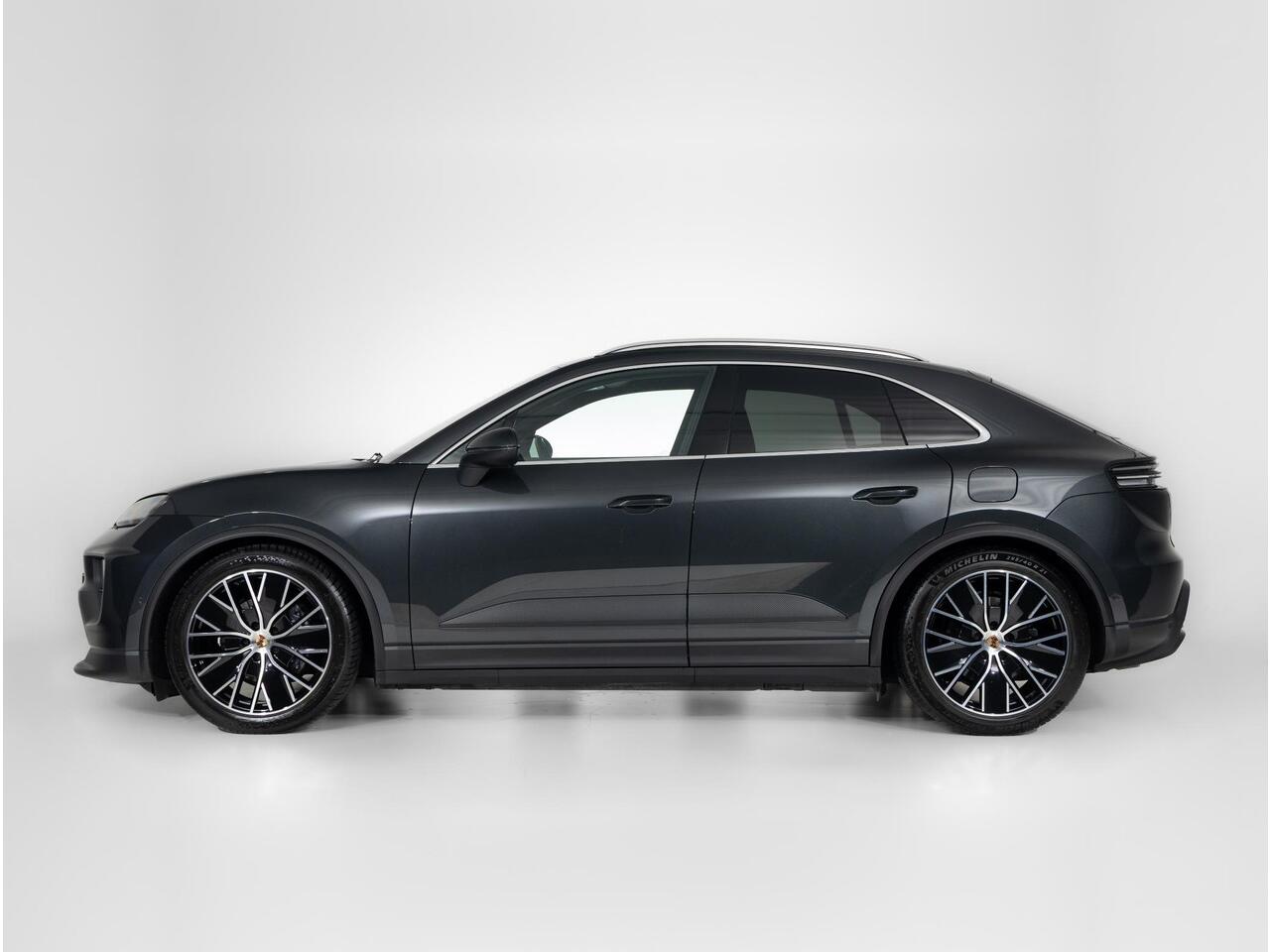 Porsche MACAN 4