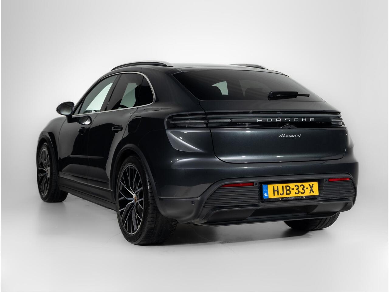 Porsche MACAN 4