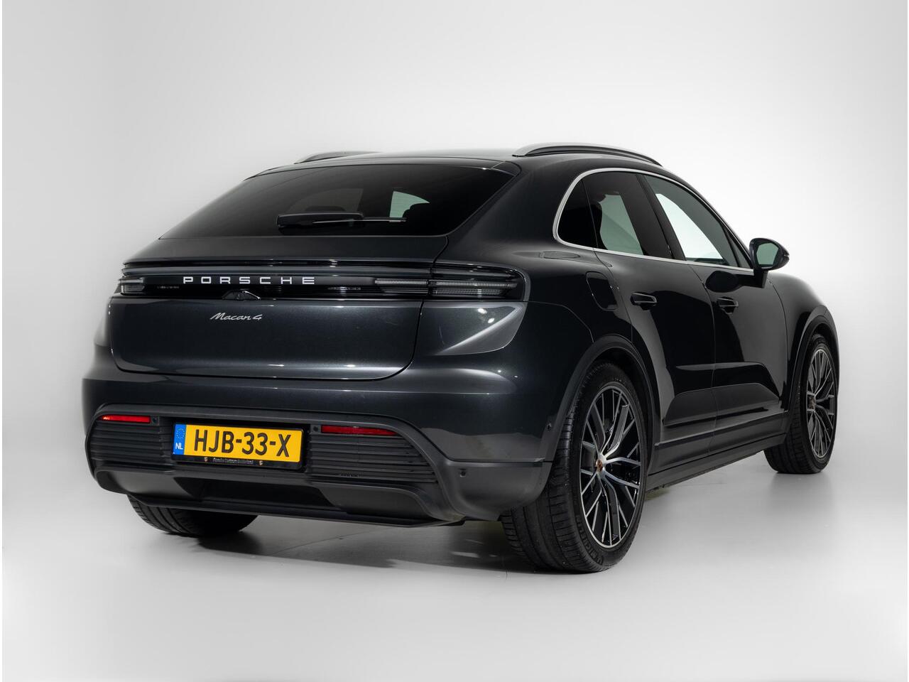 Porsche MACAN 4