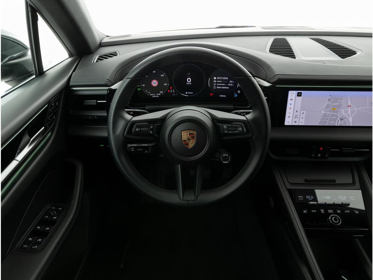 Porsche MACAN 4