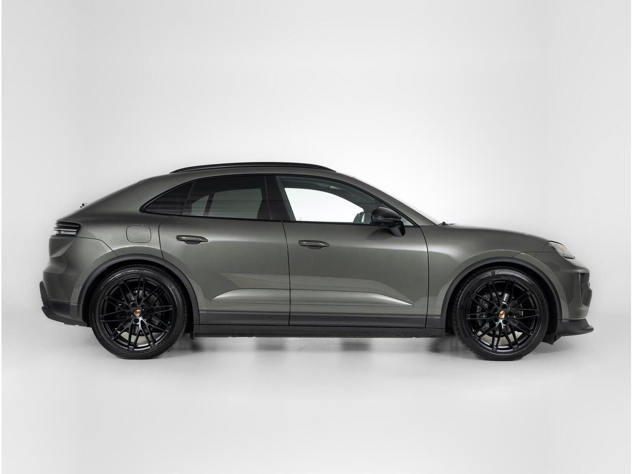 Porsche MACAN 4
