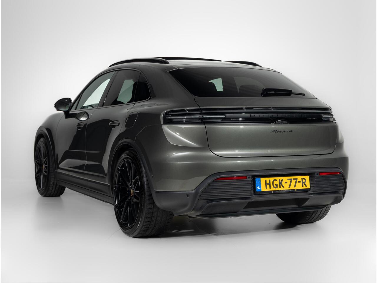 Porsche MACAN 4
