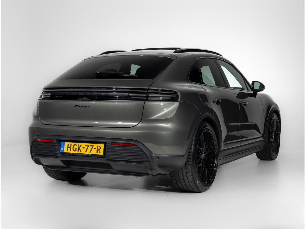 Porsche MACAN 4