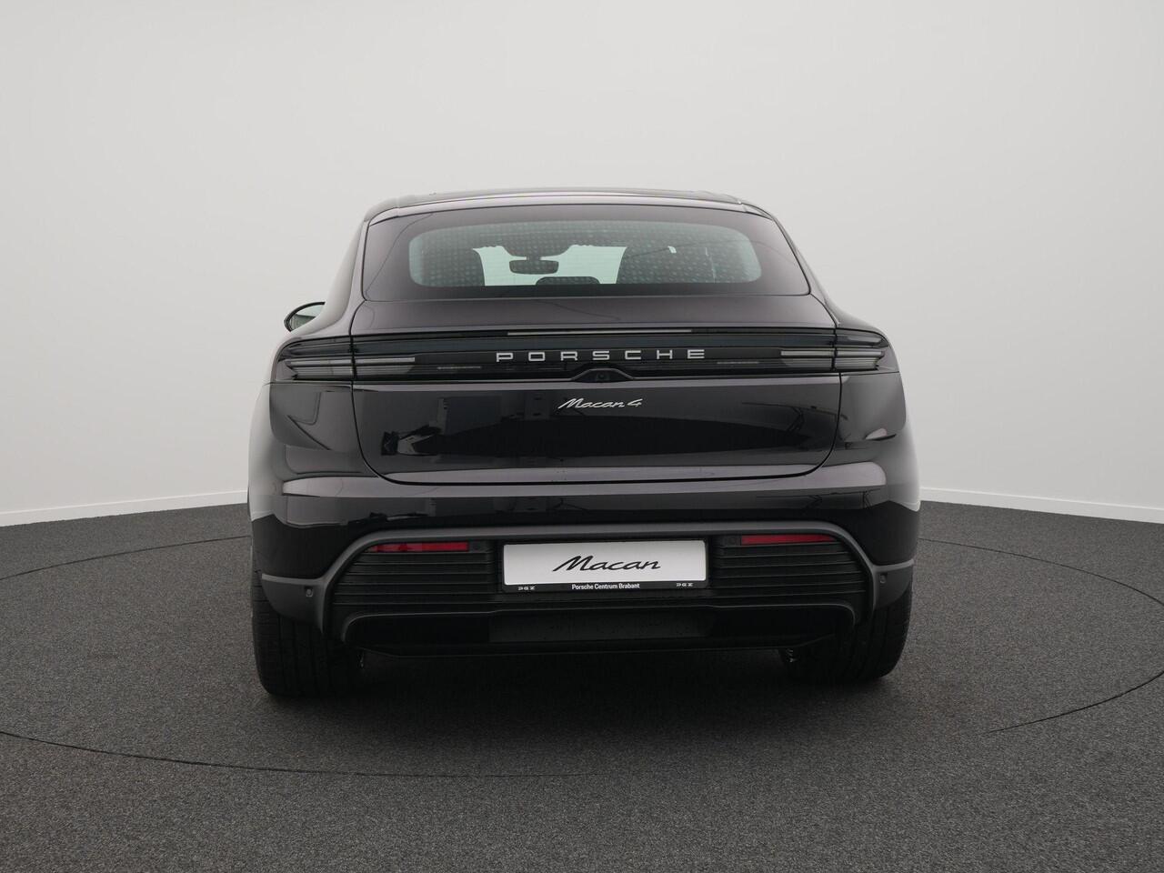 Porsche MACAN 4
