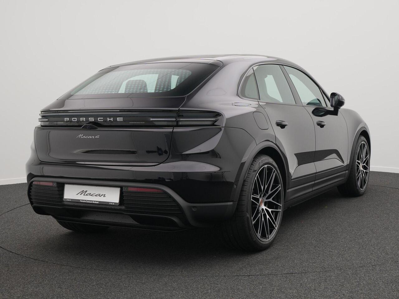 Porsche MACAN 4