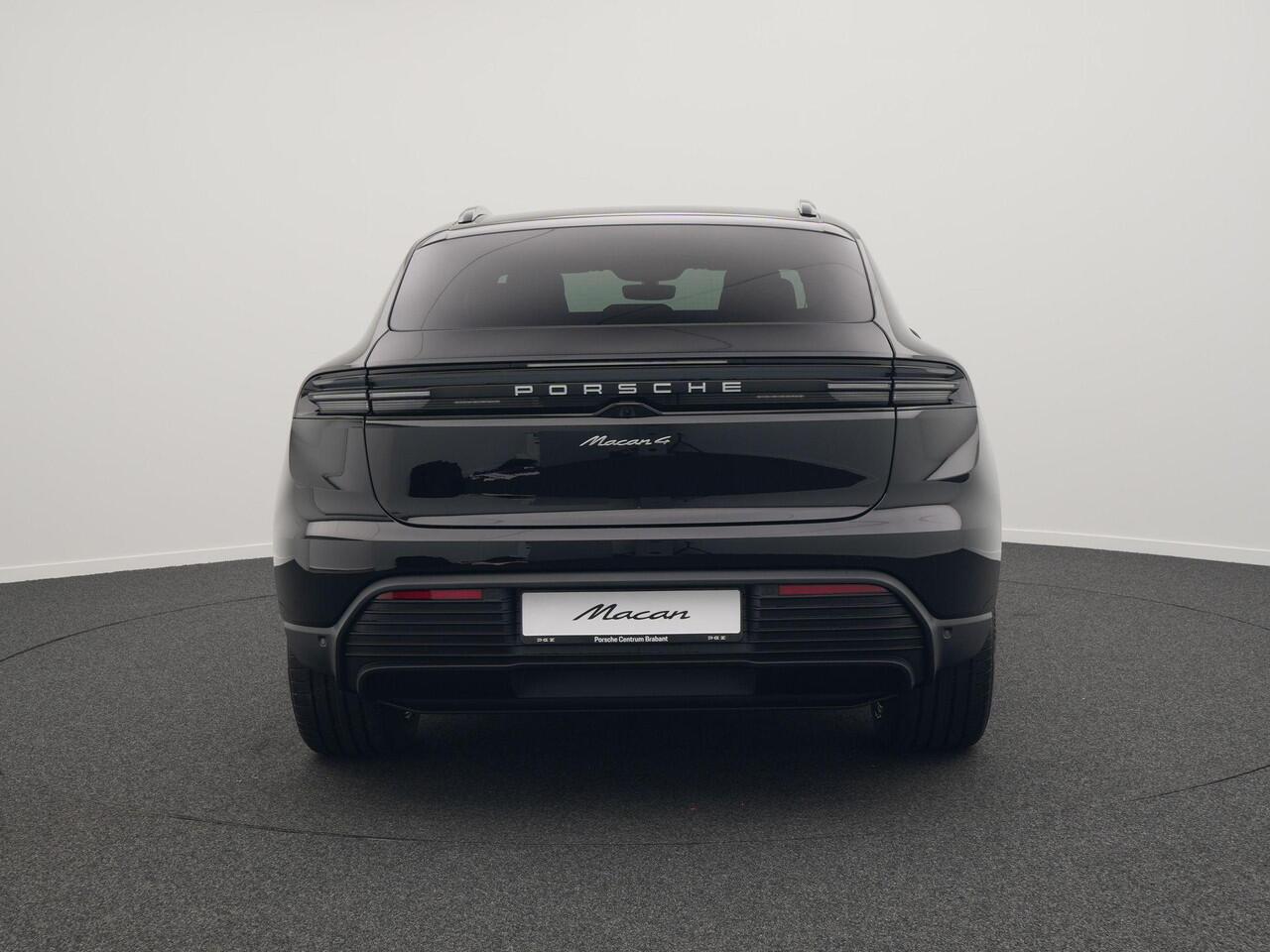 Porsche MACAN 4