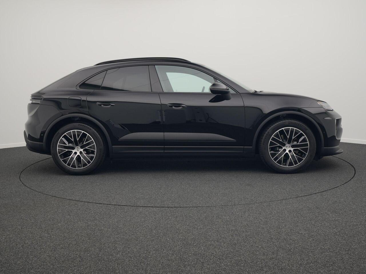 Porsche MACAN 4