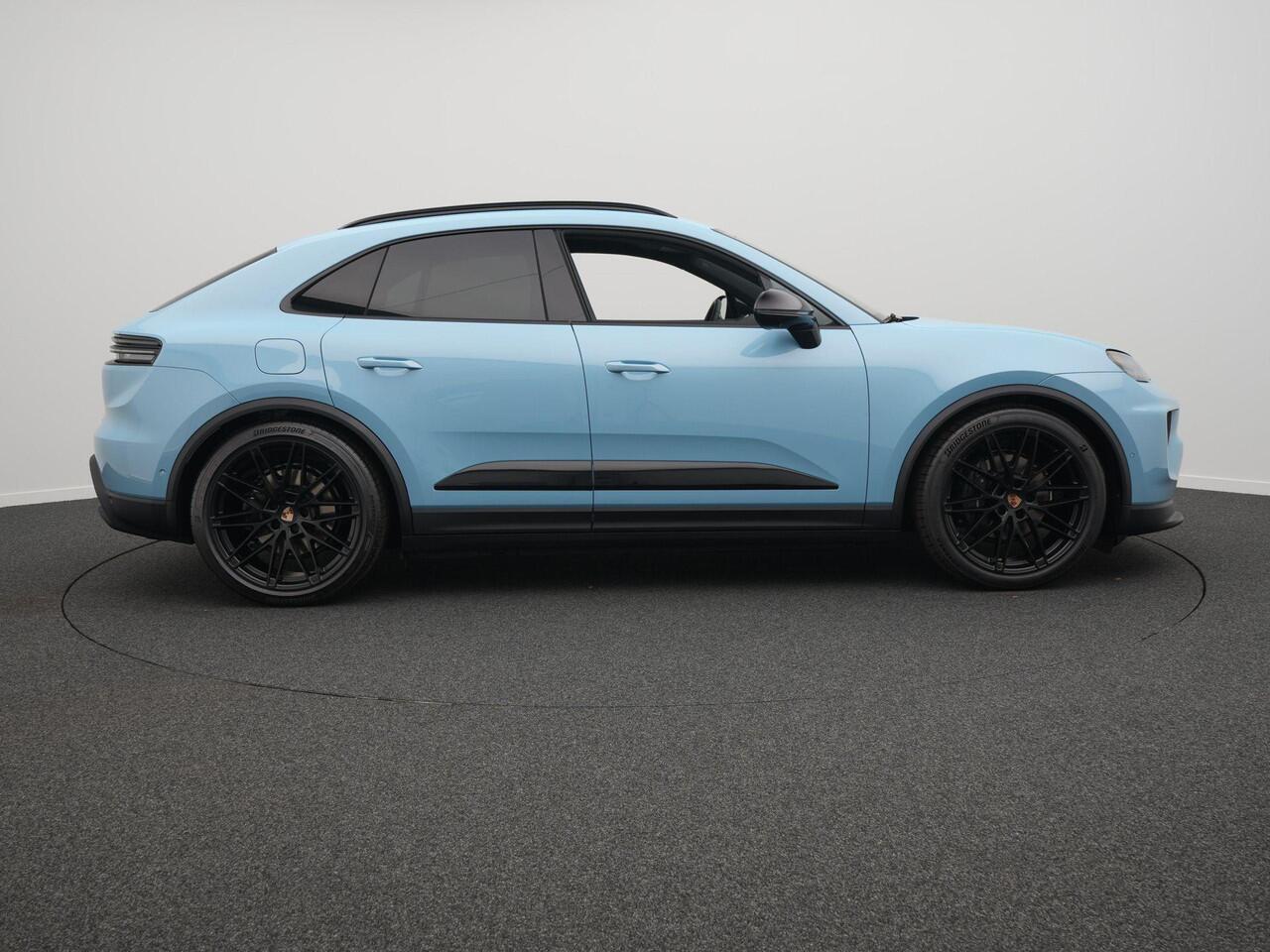 Porsche MACAN 4