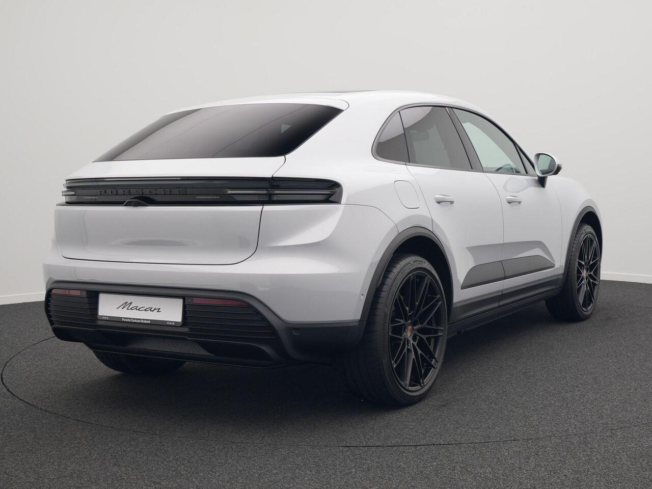 Porsche MACAN 4