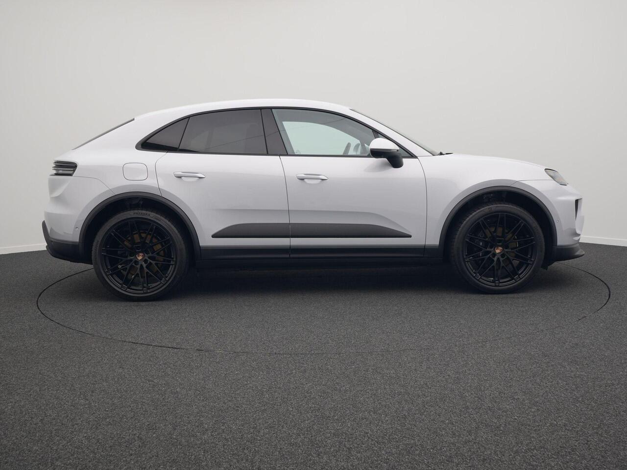 Porsche MACAN 4