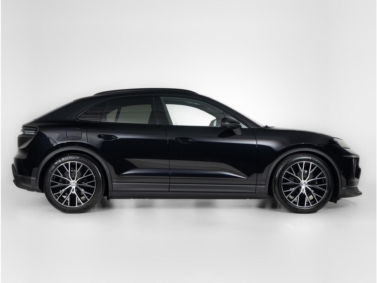 Porsche MACAN 4