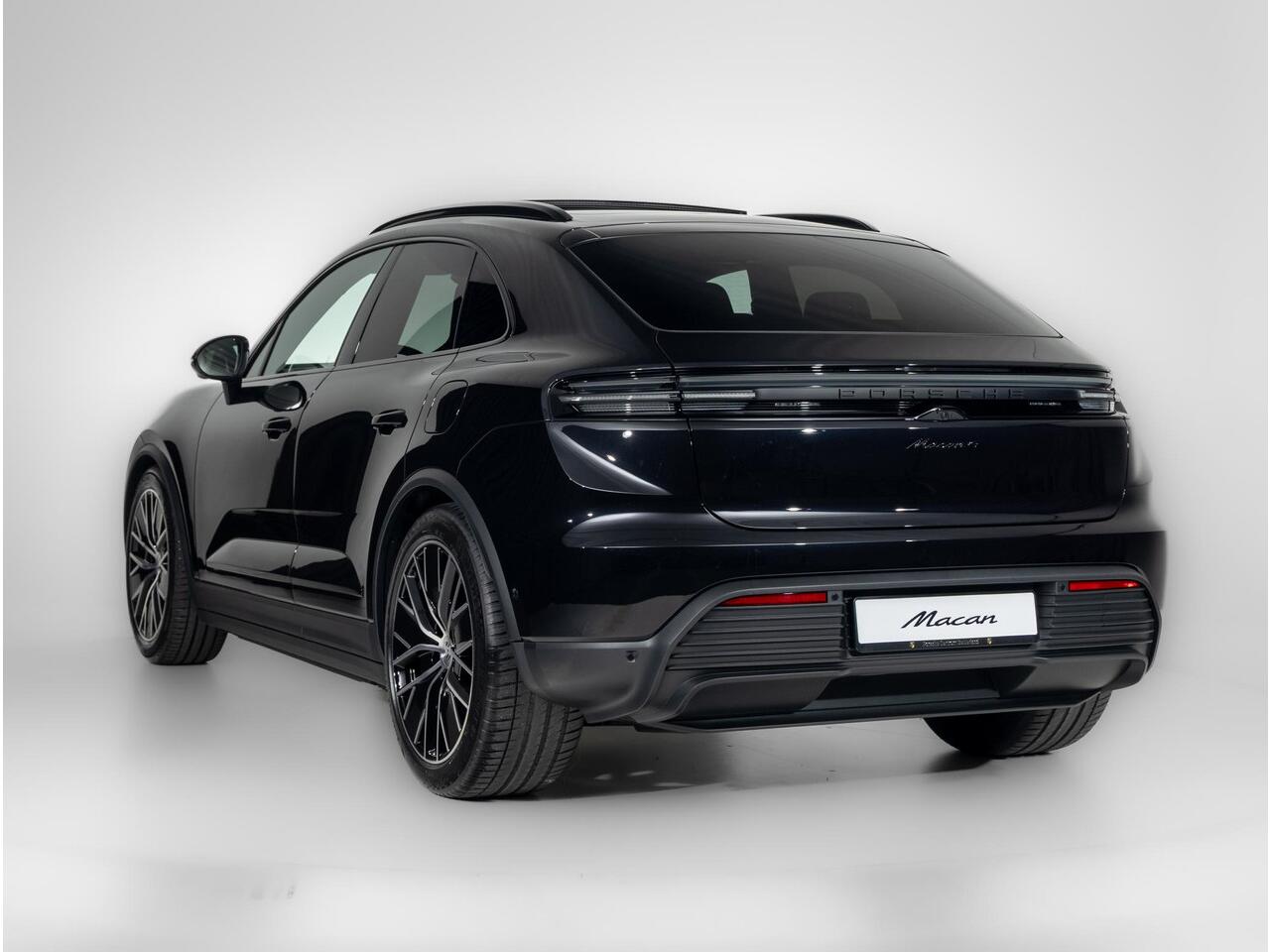 Porsche MACAN 4