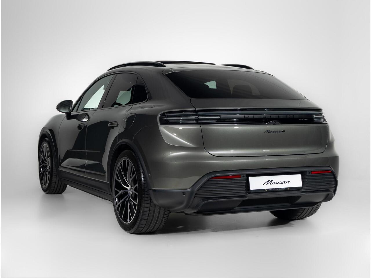 Porsche MACAN 4