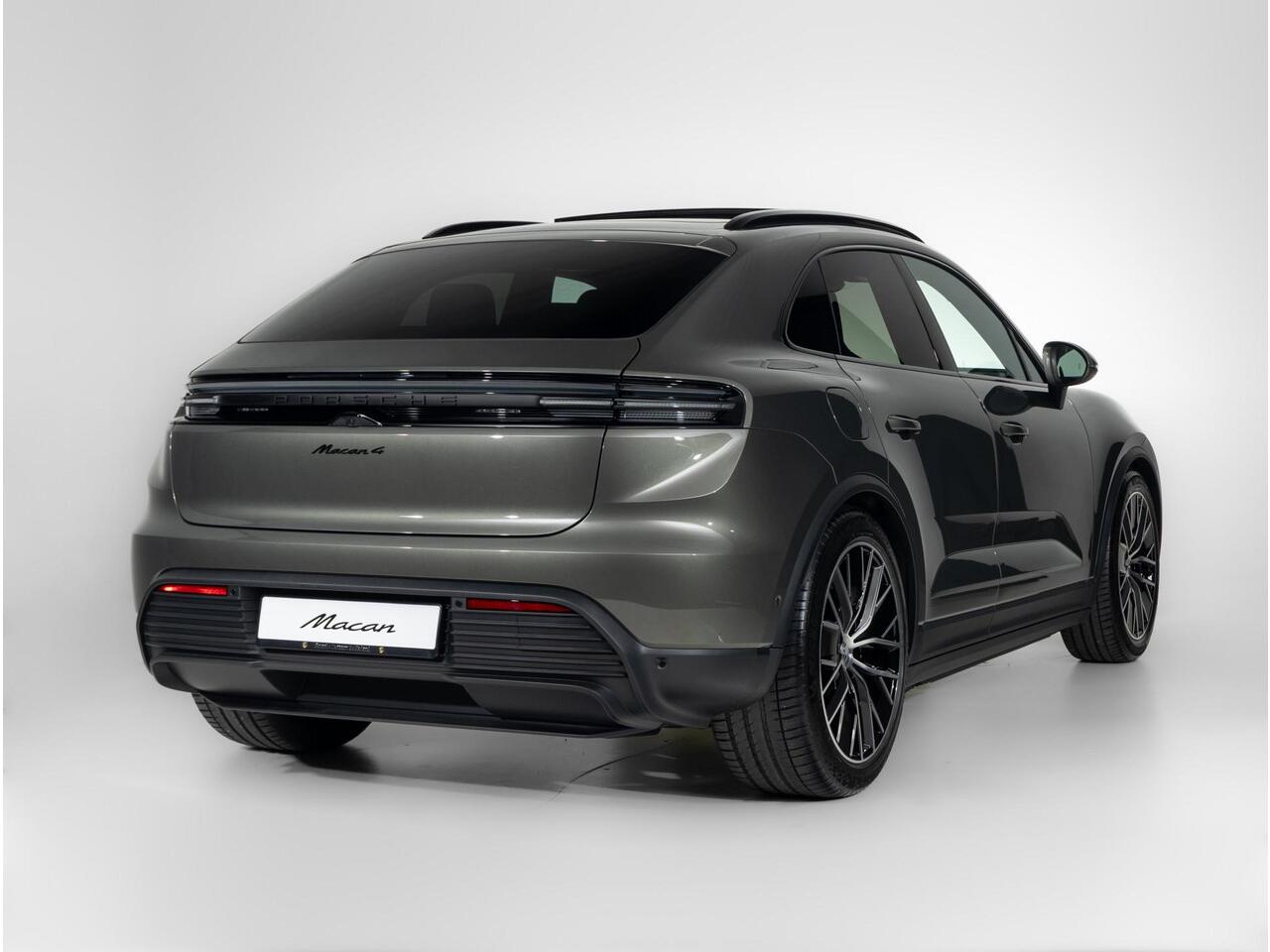 Porsche MACAN 4