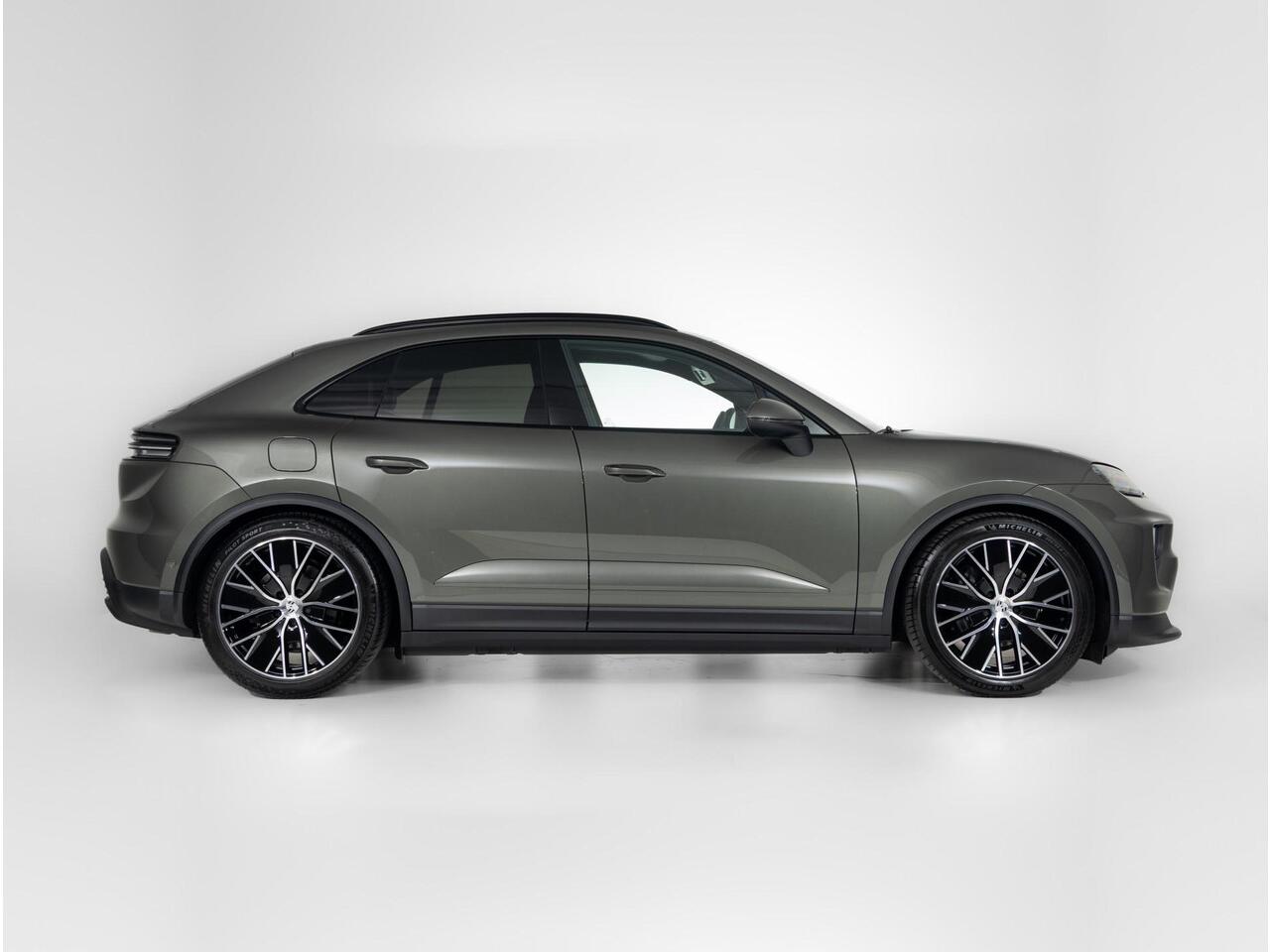 Porsche MACAN 4